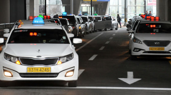 [e글중심] 서울 택시요금 인상? 차량공유서비스 규제도 깨야