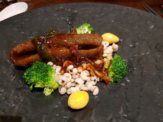 타이베이 쉐라톤 호텔에서 맛볼 수 있는 해삼요리. 해삼의 10가지 맛이 난다. [사진 박상주]