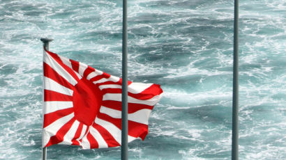 일본 “전범기 내릴 수 없다”…해군 “입장 변함 없어, 협의 중”