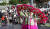 전통공연예술문화학교 학생들이 30주년을 맞아 7일 국립국악원 연회야외마당에서 부채춤을 선보이고 있다. [사진 전통공연예술문화학교]