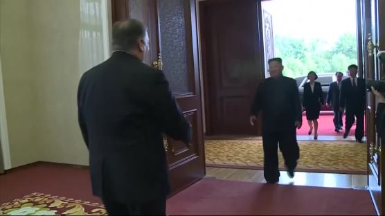 트럼프, "가까운 미래에 김정은 만나길 기대"