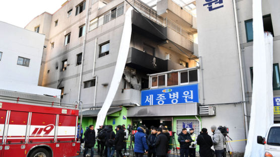 병원·학교·3층 이상 건물에 가연성 외부마감재 못 쓴다