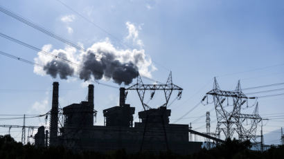 숨막히는 탄소배출권 시장 … 3년 새 가격 159% 올라