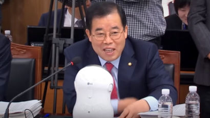 인공지능 못 알아듣는 한국당 의원 사투리 “헤이 클로이~”