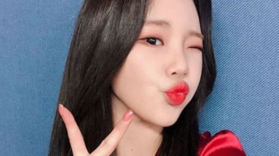 MOMOLAND's JOOE Amazes Fans With Her Sudden Makeover to a Raven Black Hair 