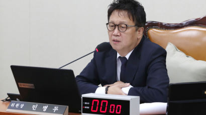 한국당 "민병두 의원 비서관의 피감기관 특혜채용은 뇌물"