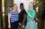 지난 6월 13일 세계 알비니즘 인식의 날을 맞아 아이티 포르토프랭스에서 알비노인 드뉴즈드 캥거(오른쪽)가 언니들과 포즈를 취하고 있다. [AP=연합뉴스]