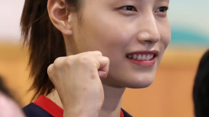 한국 여자 배구 대참사 후…김연경이 터키로 떠나며 남긴 말