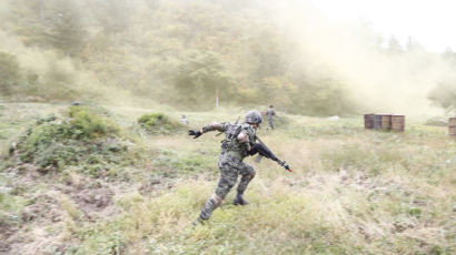 남북한 군인 25명 총격전…실전같은 30분 지난 뒤 최후 승리는