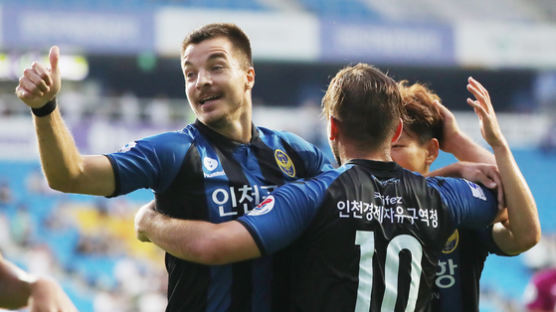 조국의 A매치 대승 이끈 'K리그 인천 에이스' 무고사