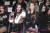 16일 오전 서울 동대문디자인플라자에서 열린 &#39;바이브레이트&#39; 패션쇼에 참석한 걸그룹 달샤벳 세리(왼쪽), 우희. [사진 헤라서울패션위크]