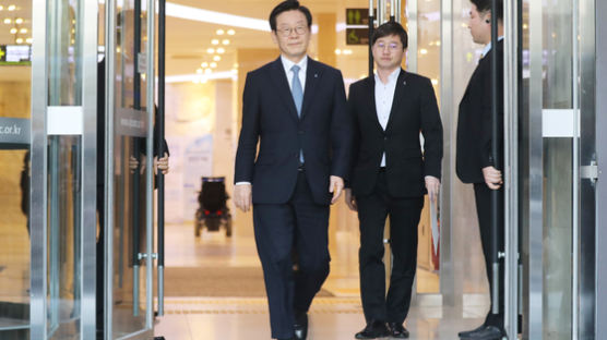"특정부위 점 없다"…신체 검증으로 '스캔들' 반박한 이재명 