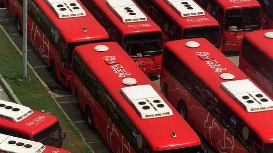 백화점 버스는 되는데 스타트업 전용 버스는 안돼?…기업 옥죄는 '탁상 규제'