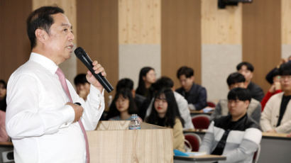 강연정치 나선 김병준 "박근혜 토론, 안 하고 넘어갈 상황 아니다"