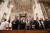 문재인 대통령과 부인 김정숙 여사가 17일 오후 (현지시간) 로마 성 베드로 대성당에서 피에트로 파롤린 국무원장이 집전한 &#39;한반도 평화를 위한 특별미사&#39;에서 기도를 하고 있다.청와대 사진기자단