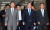 자유한국당 비상대책위원회 회의가 18일 오전 국회 본청에서 열렸다. 김병준 비상대책위원장(가운데), 김성태 원내대표(왼쪽)가 회의에 참석하고 있다. 변선구 기자