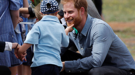 [서소문사진관] 호주 방문 중 턱수염 잡힌 영국 해리 왕자