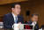 박원순 서울시장(왼쪽)이 18일 서울시청에서 열린 국회 행정안전위원회의 서울시 국정감사에서 의원들의 질의에 답하고 있다. 김상선 기자