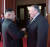 김정은 북한 국무위원장과 마이크 폼페이오 미국 국무장관이 10월 7일 평양에서 오찬을 끝내고 악수를 나누고 있다. [연합뉴스]