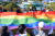 21일 오후 광주 동구 5·18민주광장에서 열린 제1회 광주퀴어문화축제에서 참가자들이 다양성을 뜻하는 무지개기를 흔들고 있다. [뉴스1]