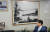지상욱 의원이 사무실 벽에 걸린 부인 심은하씨의 그림을 바라보고 있다. 안효성 기자