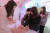 지난 13일 서울 송파구 롯데월드타워에서 열린 &#39;포토피크닉 X 핑크리본 캠페인&#39;에서 시민들이 유방암 자가검진 방법을 배우고 있다. [연합뉴스]