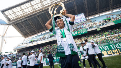 ‘우승 자축포’ 이동국, 프로축구 33라운드 MVP