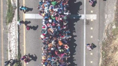 [사진] “미국으로” 중남미 7000명 불법이민 행렬