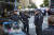 CNN 뉴욕지국에 폭발물 소포가 배달된 사실이 신고되자 출동한 경찰이 거리를 통제하고 있다. [AP=연합뉴스]