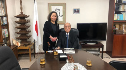 [사랑방] 김예리씨, 나카소네 전 일본 총리 예방
