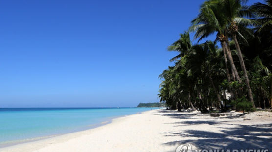 다시 펼쳐진 에메랄드빛 바다…필리핀 보라카이섬 재개방