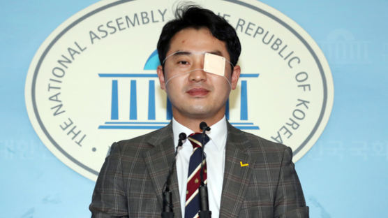 김성태 "난시 교정해라" 말에 안대끼고 나온 정의당 