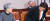 윤병세 전 외교부 장관(오른쪽)이 26일 오후 국회에서 열린 외교통일위원회의 외교부 등 국정감사에 증인으로 출석, 선서를 마치고 증인석에 앉으며 강경화 외교부 장관과 인사하고 있다.[연합뉴스]