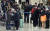 태풍 &#39;위투&#39;로 사이판에 발이 묶였던 한국인 관광객들이 28일 오후 인천국제공항을 통해 귀국하고 있다. [연합뉴스]