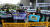 29일 오전 경기도 성남시 분당경찰서 앞에서 이재명 경기도지사의 지지자들이 공정수사를 촉구하며 이 지사를 응원하는 손피켓을 들고 있다. [뉴스1]
