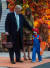  트럼프 대통령이 게임 캐릭터로 분장한 어린이의 머리를 쓰다듬고 있다 [AFP=연합뉴스]