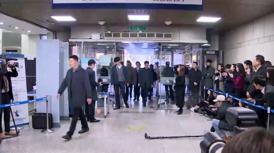 [속보] '드루킹 재판' 출석 김경수 "진실 밝히기 위한 새 여정 시작"