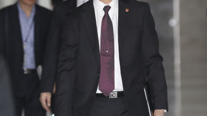조명균 해임안 자동폐기 수순…한국당 “다시 제출할 것”
