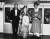 1964년 영화배우 신성일과 엄앵란의 결혼식.두 사람의 결혼은 하객과 모여든 일반 시민의 수가 3400여명에 달했다.