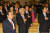 지난 2007년 12월 대통합민주신당 의원총회에서 국민의례를 하고 있는 김한길 전 대표.[중앙포토]