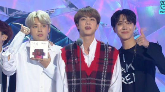 BREAKING! BTS Wins BEST BOY GROUP of the Year at 2018 MGA