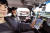 자율주행 카셰어링(차량공유) 시연에 참가한 시민이 자율주행으로 운행 중인 차량(레이) 안에서 목적지까지 경로를 스마트폰으로 확인하고 있다. [사진 SK텔레콤] 