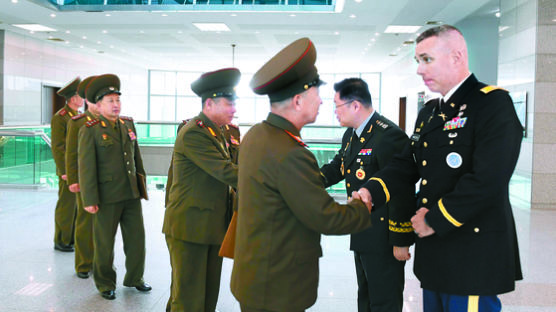 [사진] 판문점서 만난 남·북·유엔사