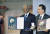2001년 한승수 초대 의장과 코피 아난 유엔 사무총장의 노펠평화상 공동수상. [사진 국가기록원]