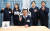 더불어민주당 이해찬 대표(가운데)와 의원들이 11일 오전 서울 여의도 당사 지하에 마련된 &#39;씀&#39; 방송국 개소식에서 파이팅하고 있다.   [연합뉴스]