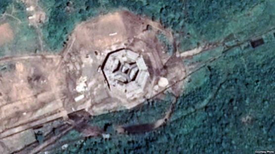 VOA “北 영변 군사시설에 폭 40m 대형 건축물 포착”