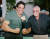 지난 2003년 촬영했던 헐크의 주인공 루 페리그노(왼쪽)과 스탠 리가 헐크 포즈를 하며 사진을 찍고 있다. [로이터=연합뉴스]