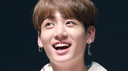 PHOTOS: Nobody Can Deny! JUNGKOOK's Cutest Moment Compilation