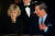 다이애나비가 사망한 뒤 1999년 1월 찰스 왕세자가 런던 리츠 호텔에서 오랜 연인이었던 커밀라 파커볼스와 처음 대중들 앞에 모습을 보였다. [AP=연합뉴스]