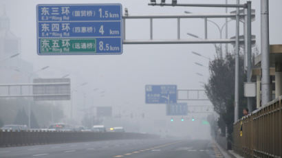 [서소문사진관]중국, 겨울철 난방시작으로 최악 스모그 덮쳐